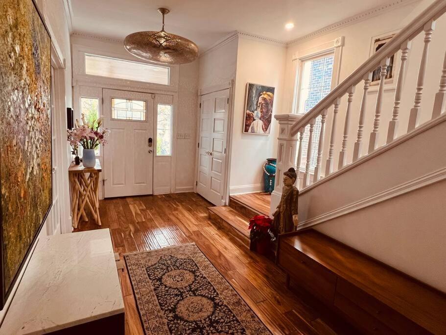 Apartment Luxury Escape In Dc, With A Private Deck! Parking Included Washington