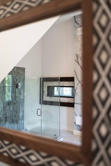 Luxury Escape In Dc, With A Private Deck! Parking Included *