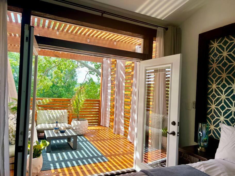 Luxury Escape In Dc, With A Private Deck! Parking Included Washington
