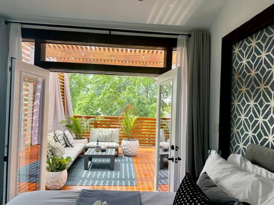 Luxury Escape In Dc, With A Private Deck! Parking Included * Washington